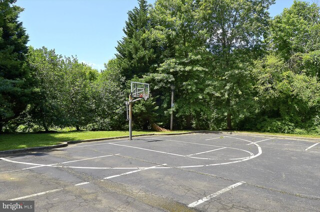 8 Ashford Ct, Annapolis, MD 21403 - view of sport court featuring community basketball court