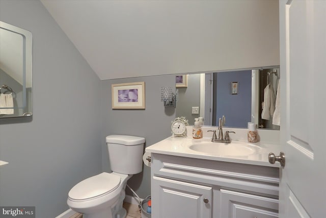 40 Blue Mountain Hts, Schuylkill Haven, PA 17972 - half bathroom featuring vaulted ceiling, toilet, vanity, and baseboards