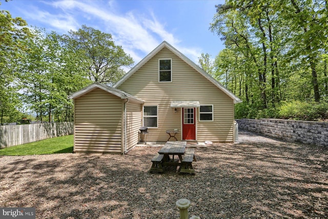 40 Blue Mountain Hts, Schuylkill Haven, PA 17972 - rear view of property featuring fence