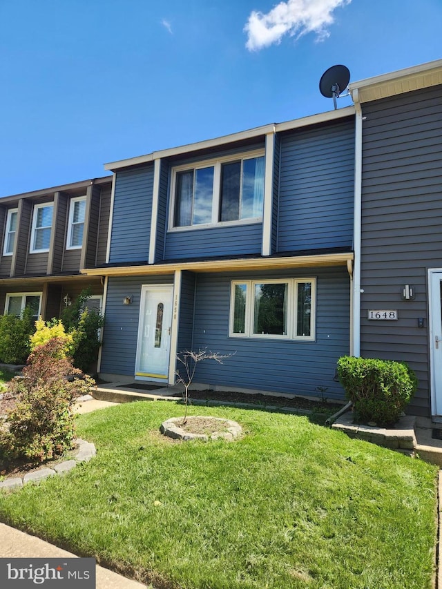 1650 Woodtree Ct E, Annapolis, MD 21409 - townhome / multi-family property with a front lawn