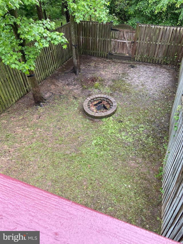 941 Chestnut Manor Ct, Curtis Bay, MD 21226 - fenced backyard featuring a gate
