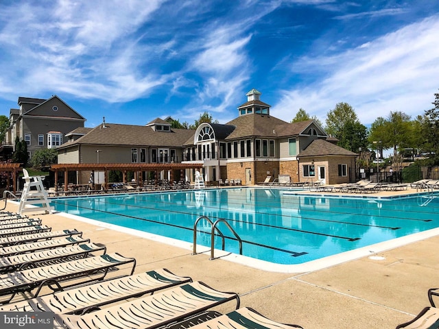 6914 Ellingham Cir Unit C, Alexandria, VA 22315 - community pool with a patio area and a pergola