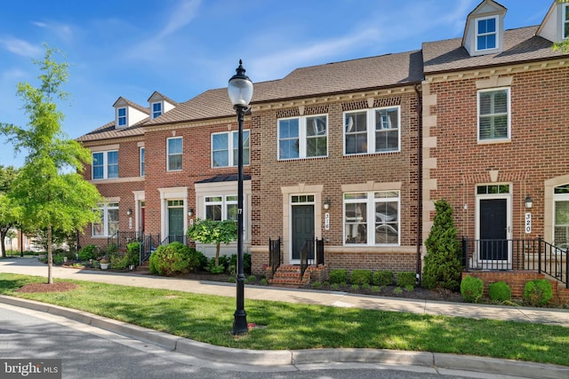 316 Parkview Ave, Gaithersburg, MD 20878 - townhome / multi-family property with brick siding and a front lawn