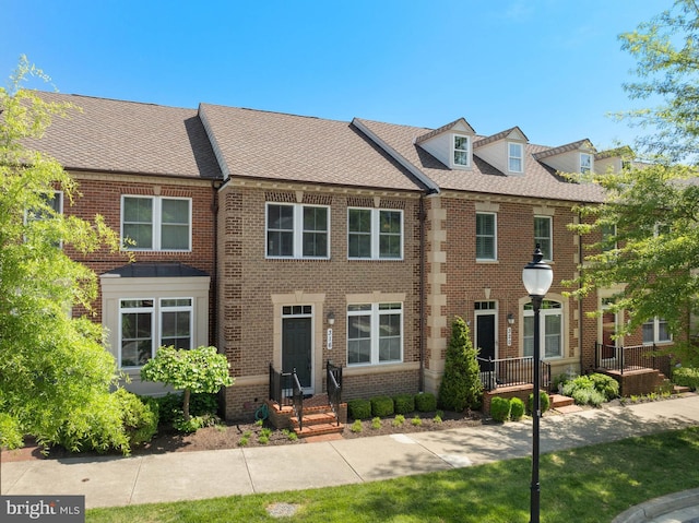 316 Parkview Ave, Gaithersburg, MD 20878 - multi unit property featuring brick siding and a shingled roof