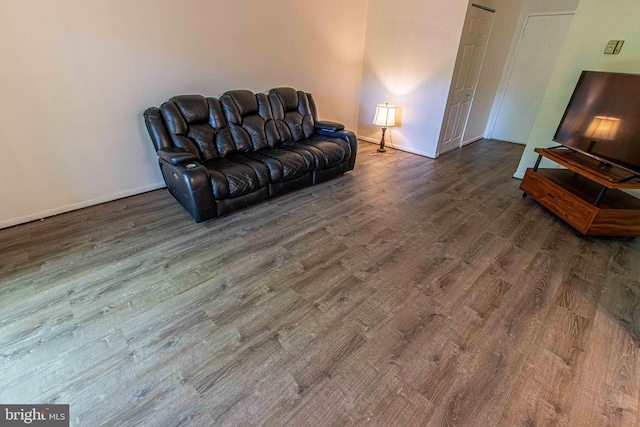 5 Canterbury Sq Unit 201, Alexandria, VA 22304 - living room featuring wood finished floors and baseboards