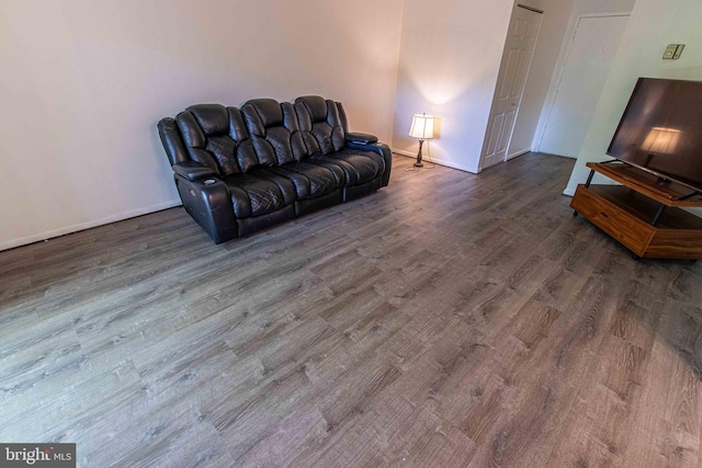 5 Canterbury Sq Unit 201, Alexandria, VA 22304 - living area with wood finished floors and baseboards