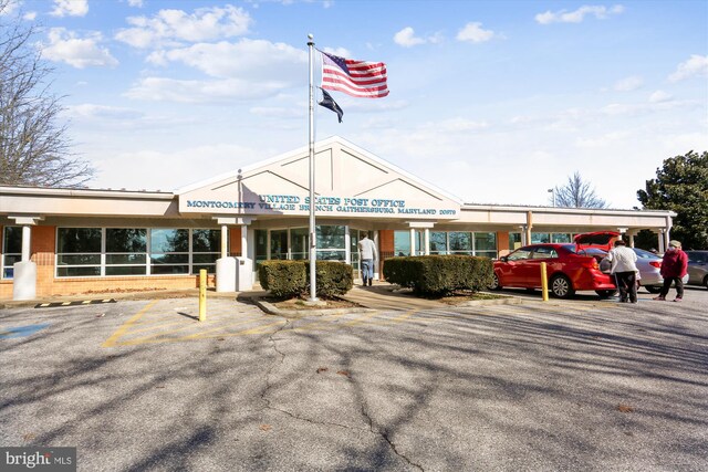 19439 Brassie Pl Unit 101, Gaithersburg, MD 20886 - view of property with uncovered parking