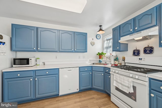 1402 Bonnett Pl Unit 131, Bel Air, MD 21015 - kitchen featuring white appliances, under cabinet range hood, blue cabinets, a sink, and light wood-style flooring