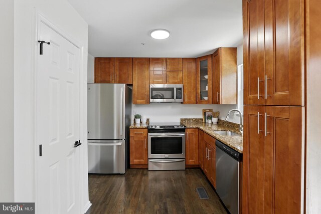6019 Surrey Square Ln, District Heights, MD 20747 - kitchen featuring stainless steel appliances, a sink, and brown cabinetry