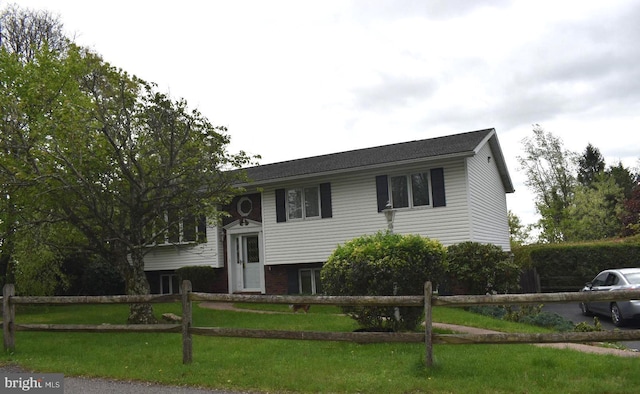 324 California Ave, Shenandoah, PA 17976 - view of split foyer home