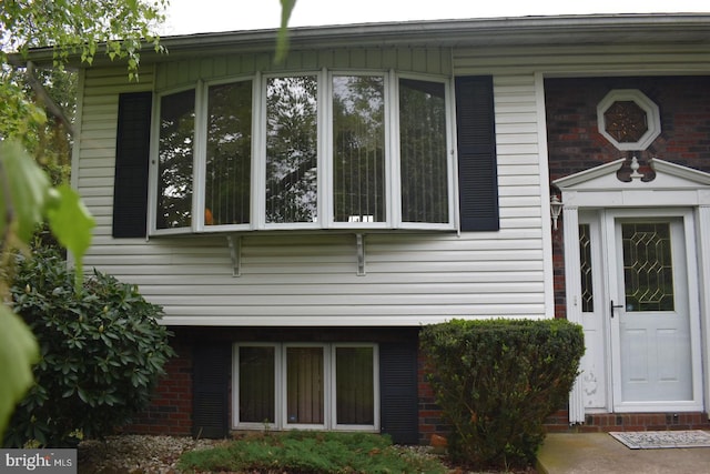 324 California Ave, Shenandoah, PA 17976 - view of property exterior with brick siding