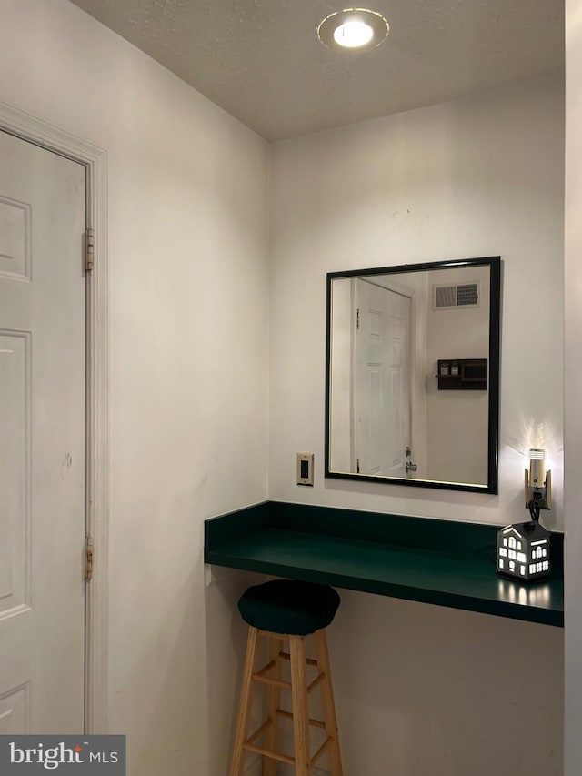 detailed view of baseboards