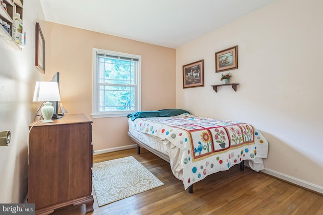 5 Kings House Ct, Silver Spring, MD 20905 - bedroom featuring wood finished floors and baseboards