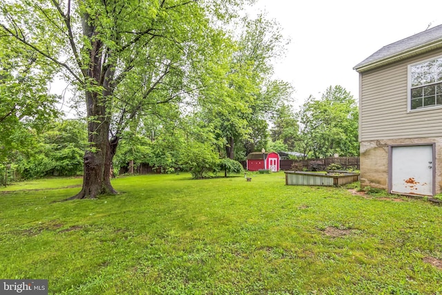 view of yard featuring a storage shed and an outdoor structure