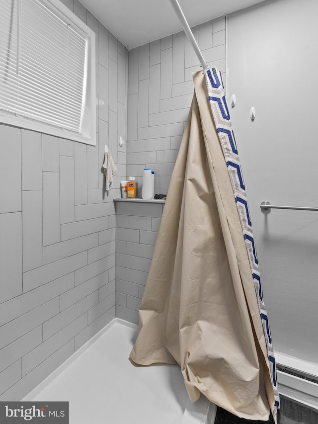 4951 W Thompson St, Philadelphia, PA 19131 - full bath with a tile shower