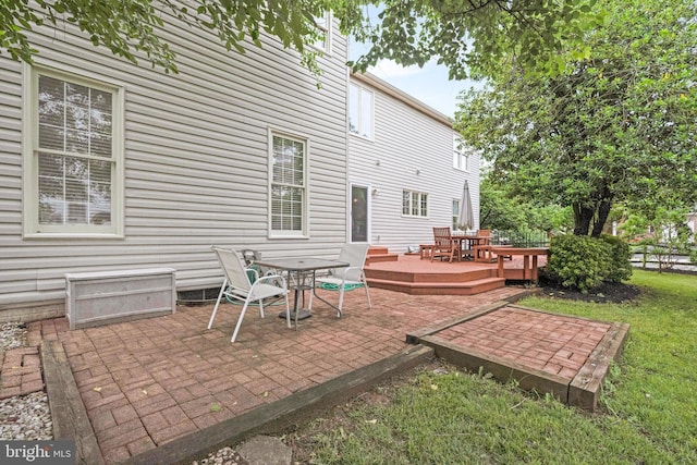 9310 Saffron Hill Ct, Manassas, VA 20110 - view of patio with outdoor dining area and a wooden deck