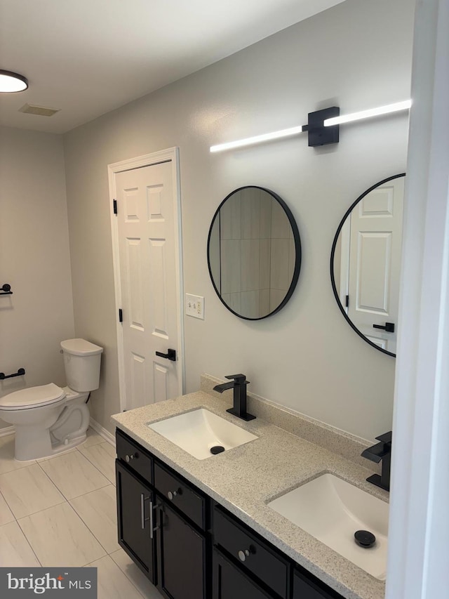 1853TOBIASDRIVESE Tobias Dr SE, Washington, DC 20020 - full bath with double vanity and toilet