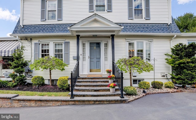 166 Grayson Ave, Hamilton, NJ 08619 - view of front of property with entry steps and a shingled roof