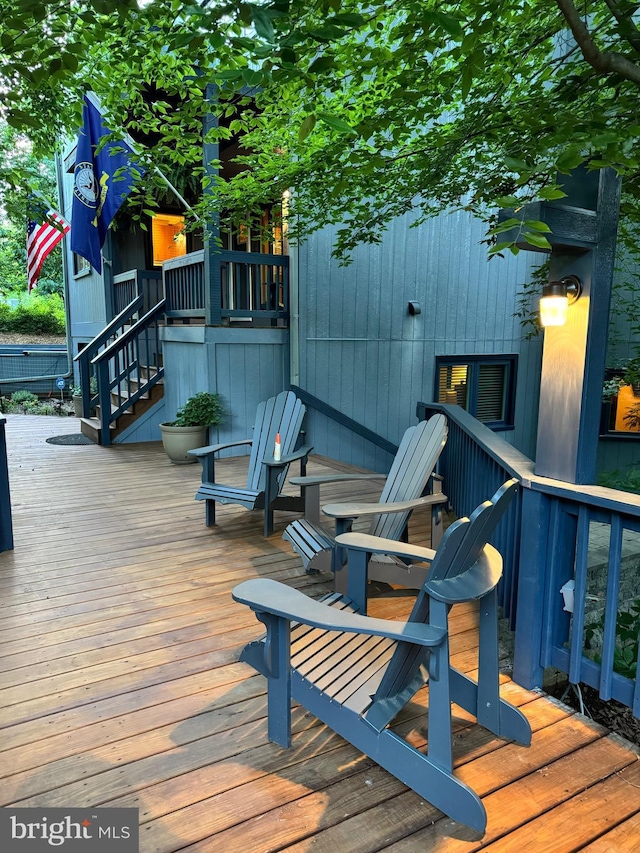 deck with stairs