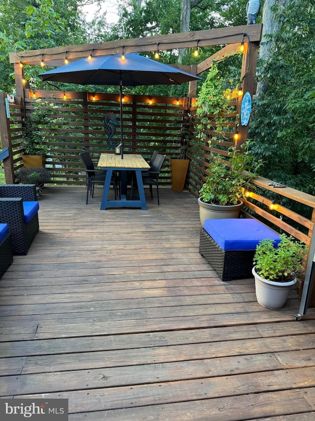 deck featuring outdoor dining space
