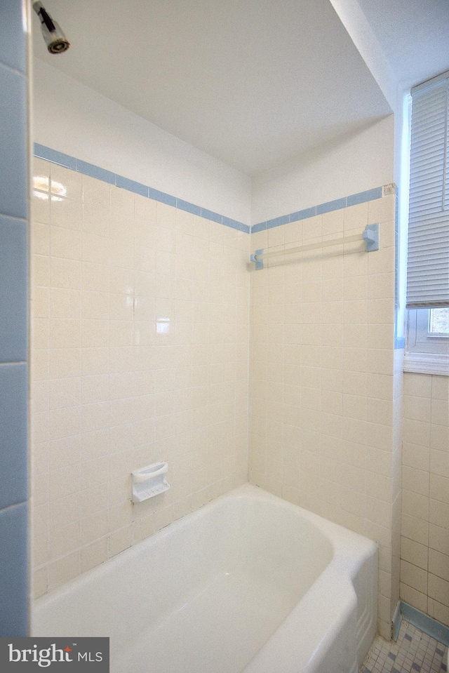 2530 18th St N, Arlington, VA 22201 - full bathroom featuring bathing tub / shower combination