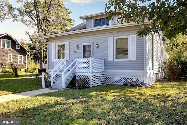 2530 18th St N, Arlington, VA 22201 - bungalow-style house with a front lawn