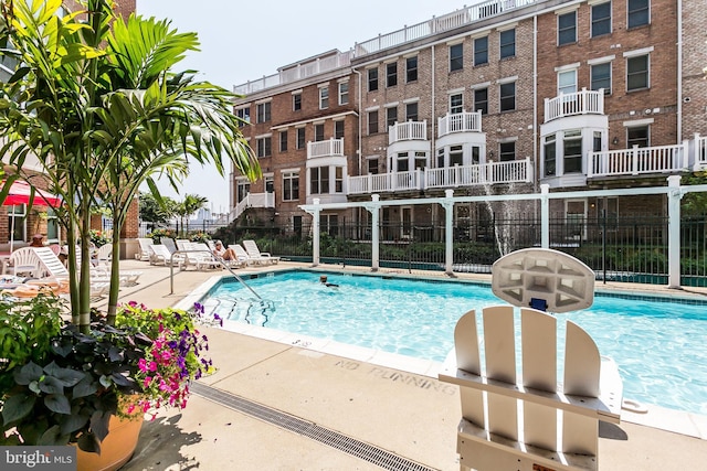 100 Harborview Dr Unit 513, Baltimore, MD 21230 - community pool with fence