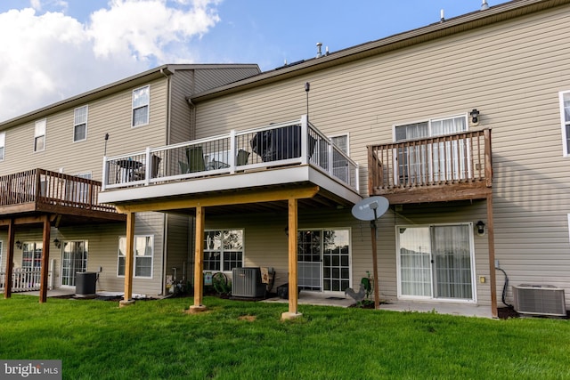 261 Osprey Ln, Hummelstown, PA 17036 - back of house featuring central AC and a lawn