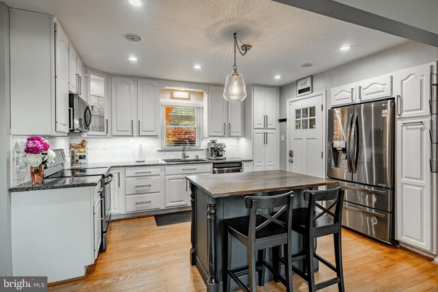 40 Hunters Run Rd, Honey Brook, PA 19344 - kitchen featuring stainless steel appliances, a sink, light wood-style flooring, white cabinetry, and recessed lighting
