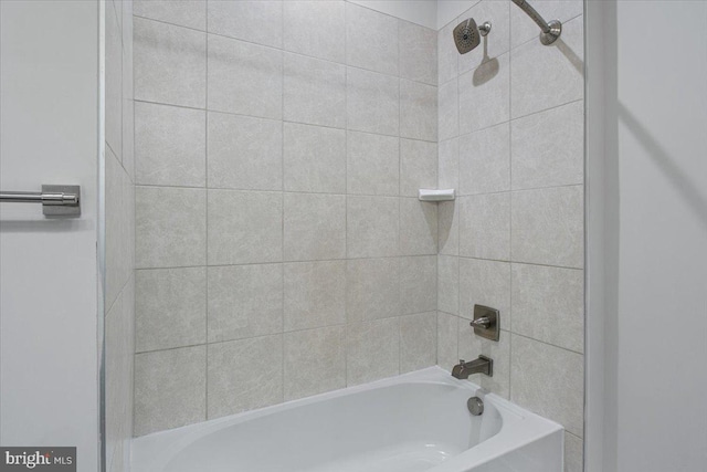 bathroom with washtub / shower combination
