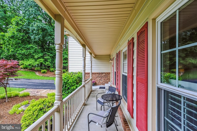 2032 Franklin Cluster Ct, Falls Church, VA 22043 - view of covered porch