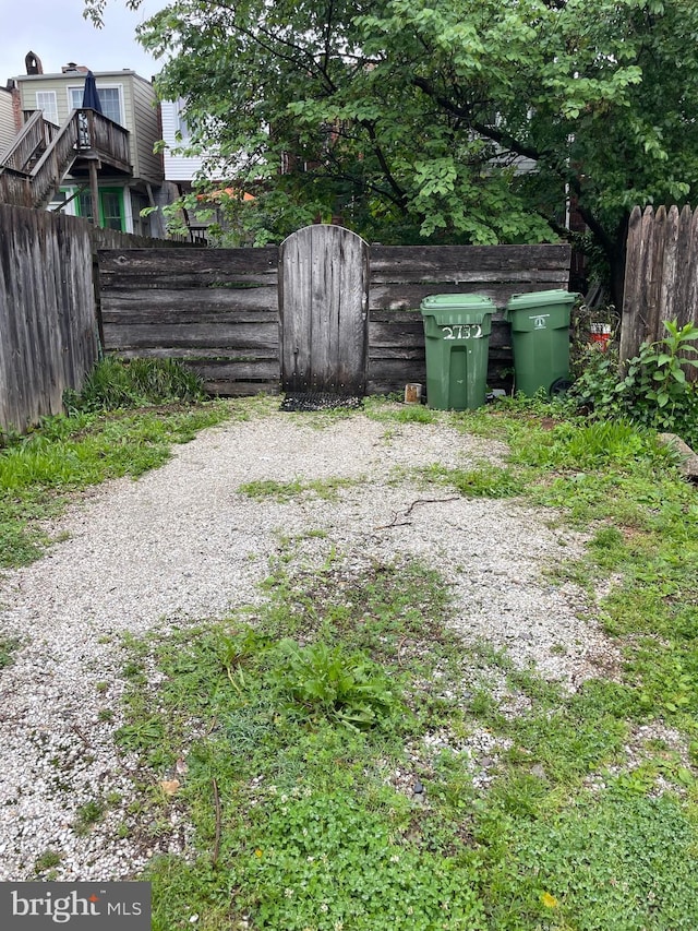 2732 Maryland Ave, Baltimore, MD 21218 - view of yard