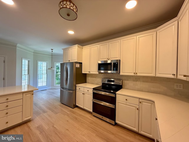 101 Port Arthur Ct, Ocean Pines, MD 21811 - kitchen with stainless steel appliances, light countertops, tasteful backsplash, crown molding, and light wood-type flooring