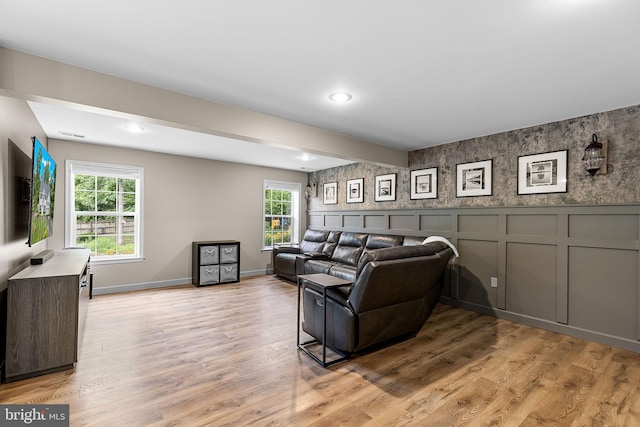 4 Saint Vincent Ct, Stafford, VA 22556 - living area featuring healthy amount of natural light, light wood-type flooring, recessed lighting, baseboards, and a decorative wall