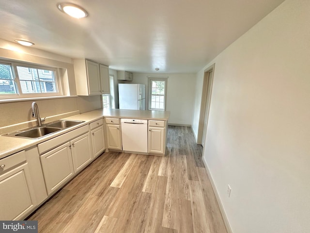 118 Hopewell St, Birdsboro, PA 19508 - kitchen featuring white appliances, a sink, light wood-style floors, a peninsula, and light countertops