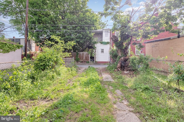 2405 N 5th St, Harrisburg, PA 17110 - view of yard featuring fence