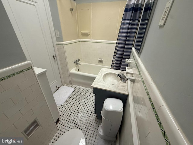 5902 E Roosevelt Blvd, Philadelphia, PA 19149 - full bath featuring toilet, shower / bathtub combination with curtain, vanity, and a wainscoted wall