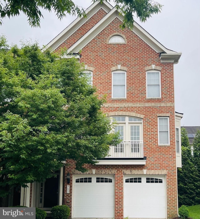 view of front of house featuring a garage, brick siding, and driveway