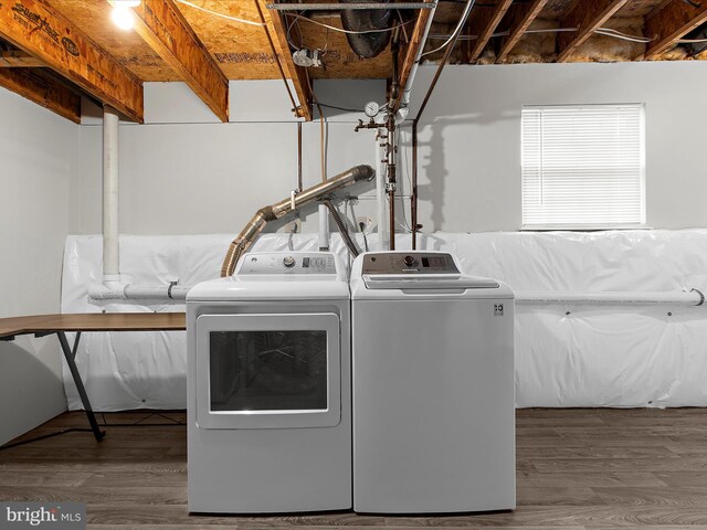 632 Island Creek Ct, Annapolis, MD 21401 - laundry room with washing machine and dryer and wood finished floors