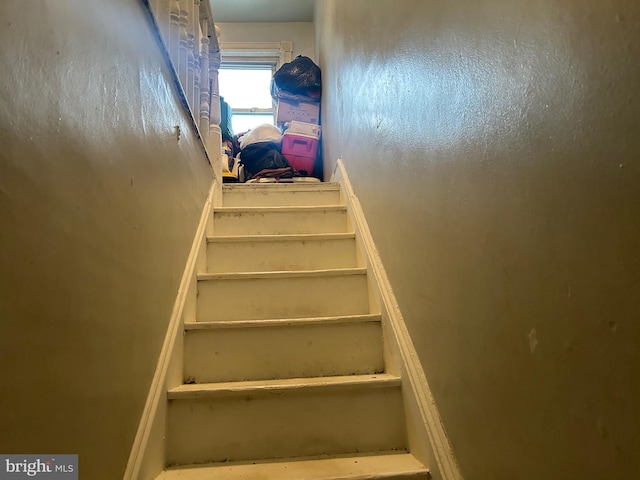 1110 Hamilton Ave, Trenton, NJ 08629 - view of stairway