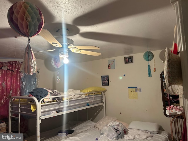 1110 Hamilton Ave, Trenton, NJ 08629 - bedroom with a ceiling fan