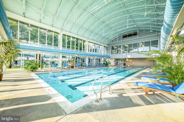 901 N Penn St Unit F1504, Philadelphia, PA 19123 - indoor community pool with a patio