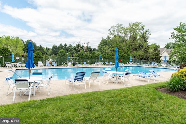 1615 Foxmeadow Cir Unit 1615, Royersford, PA 19468 - community pool with a patio area