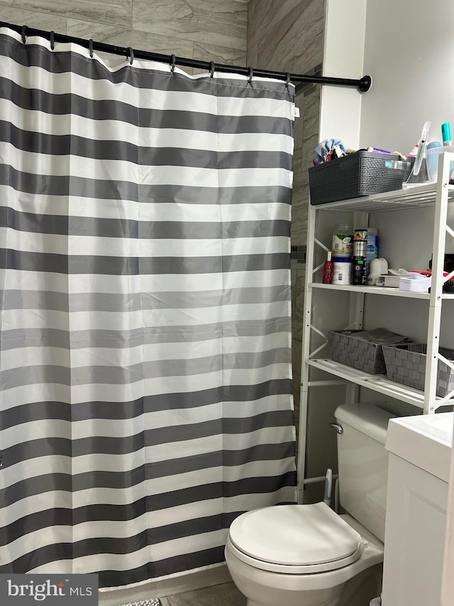3431 N 19th St, Philadelphia, PA 19140 - full bathroom featuring toilet