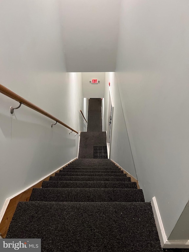 3431 N 19th St, Philadelphia, PA 19140 - stairs with baseboards