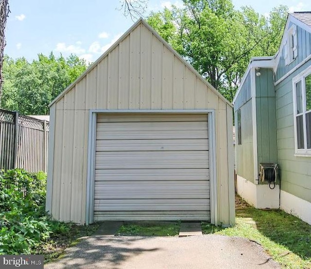 3552 Oak Dr, Edgewater, MD 21037 - detached garage featuring fence