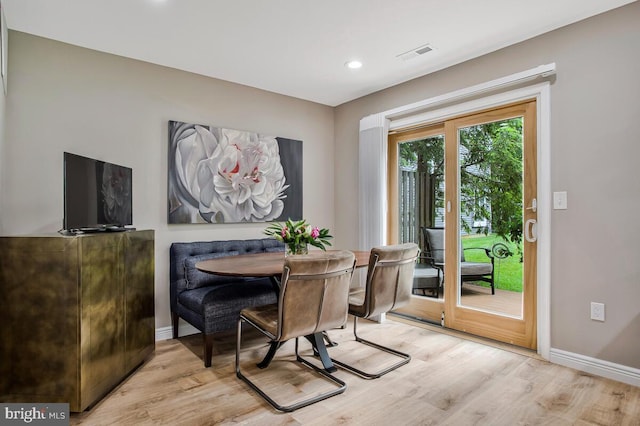 17 Edgewood Green Ct, Annapolis, MD 21403 - dining area with light wood-style flooring, baseboards, and recessed lighting