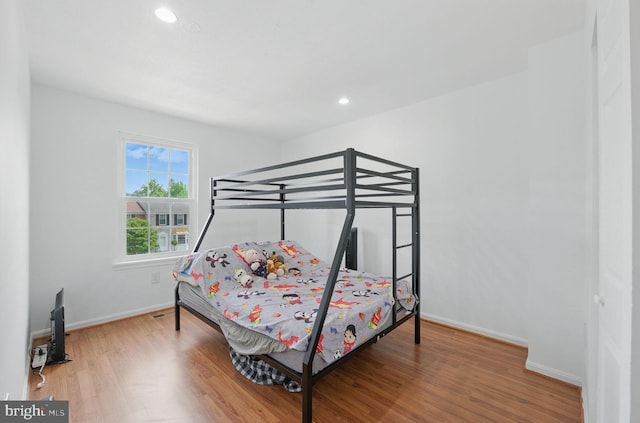 1252 Knoll Mist Ln, Gaithersburg, MD 20879 - bedroom featuring wood finished floors and recessed lighting