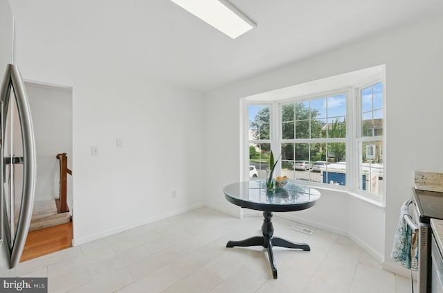 1252 Knoll Mist Ln, Gaithersburg, MD 20879 - sitting room with baseboards