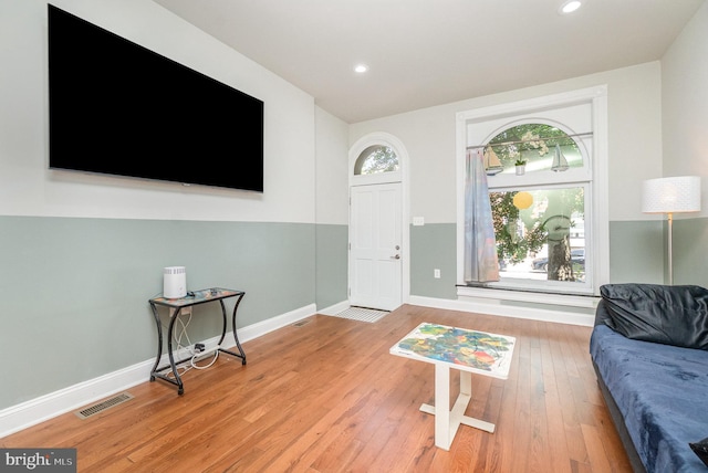 814 N Patterson Park Ave, Baltimore, MD 21205 - living area featuring light wood-type flooring, recessed lighting, and baseboards